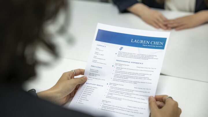 Trou dans le CV : comment en parler sans jamais vous excuser