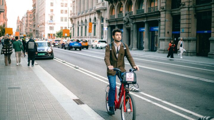 Frais de transport : les 50 % obligatoires et le forfait vélo